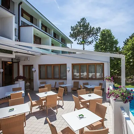 מלון Mar Del Plata 4*